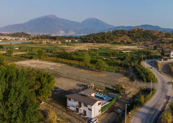 빌라 Ada 페티예