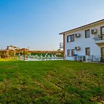 Ada Villa